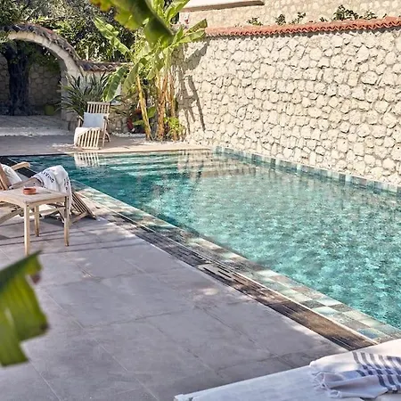 Villa Luxurious With Pool In The Center Of Alacati *