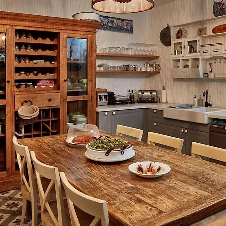 Luxurious With Pool In The Center Of Alacati *