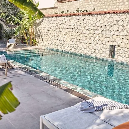 Luxurious With Pool In The Center Of Alacati *